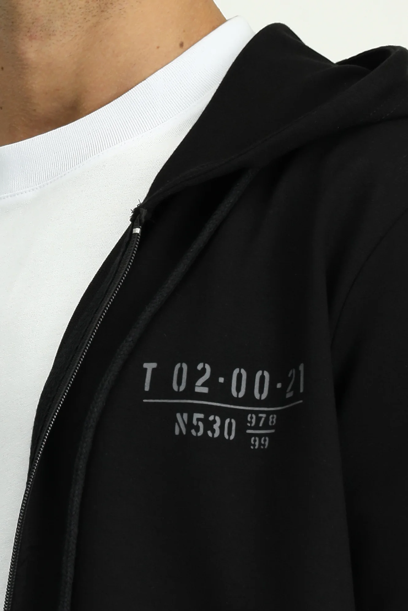 Siyah Kapüşonlu Regular Fit Fermuarlı Baskılı Pamuklu Sweatshirt - Image 6