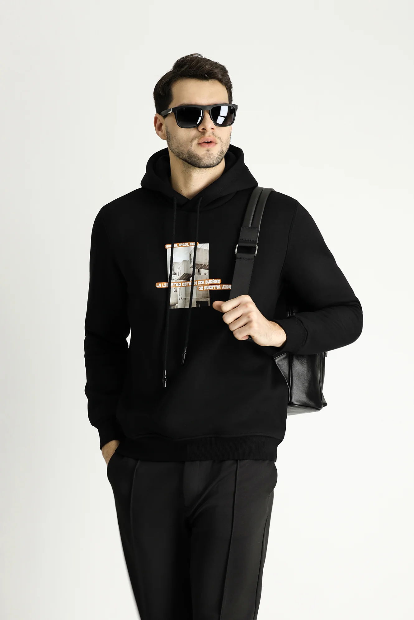 Siyah Regular Fit Kapüşonlu Baskılı Pamuklu Sweatshirt - Image 2