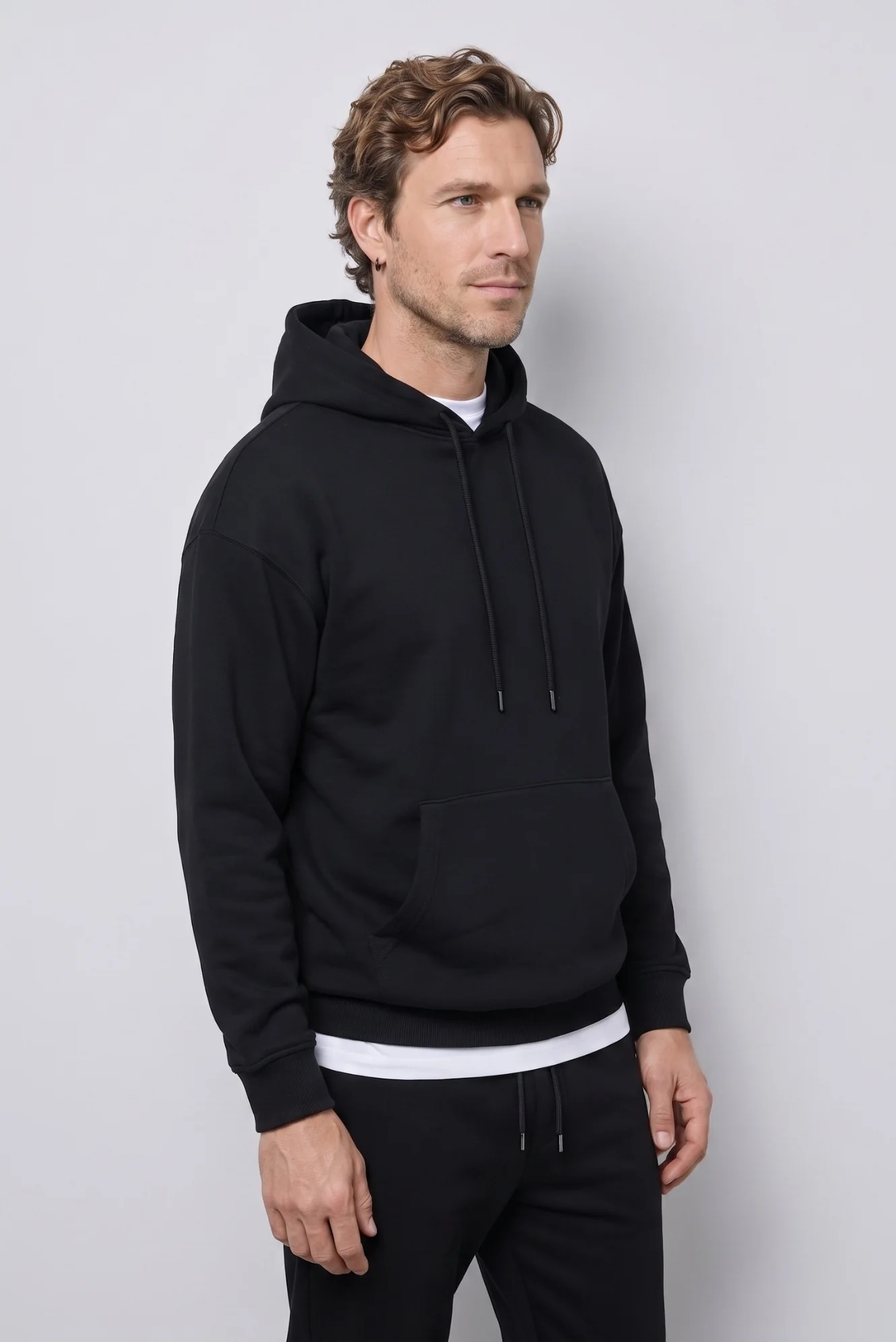 Siyah Kapüşonlu Oversize Pamuklu Sweatshirt - Image 2