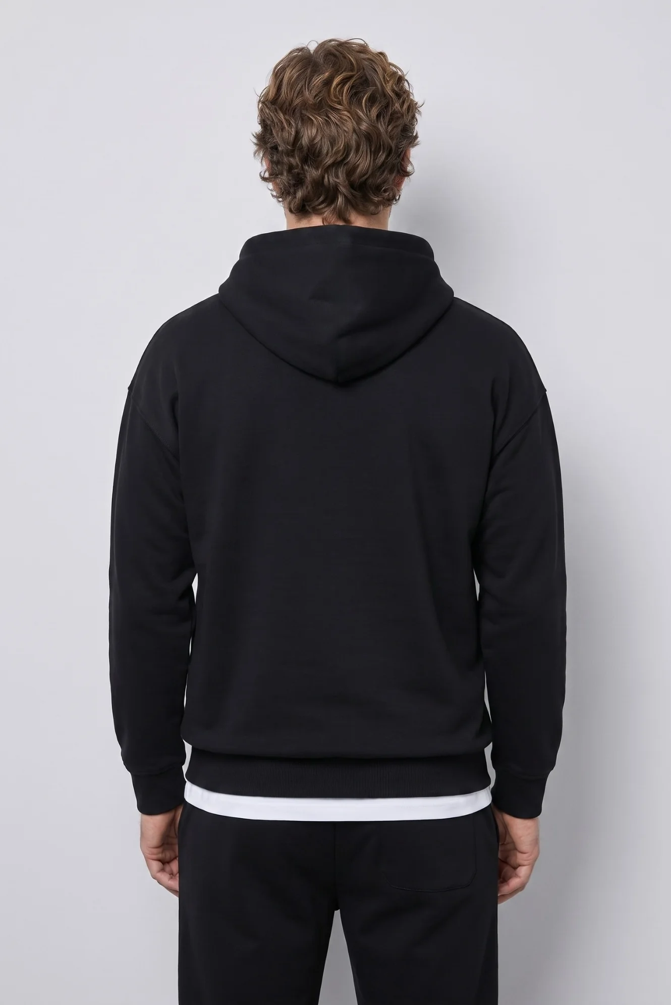 Siyah Kapüşonlu Oversize Pamuklu Sweatshirt - Image 4