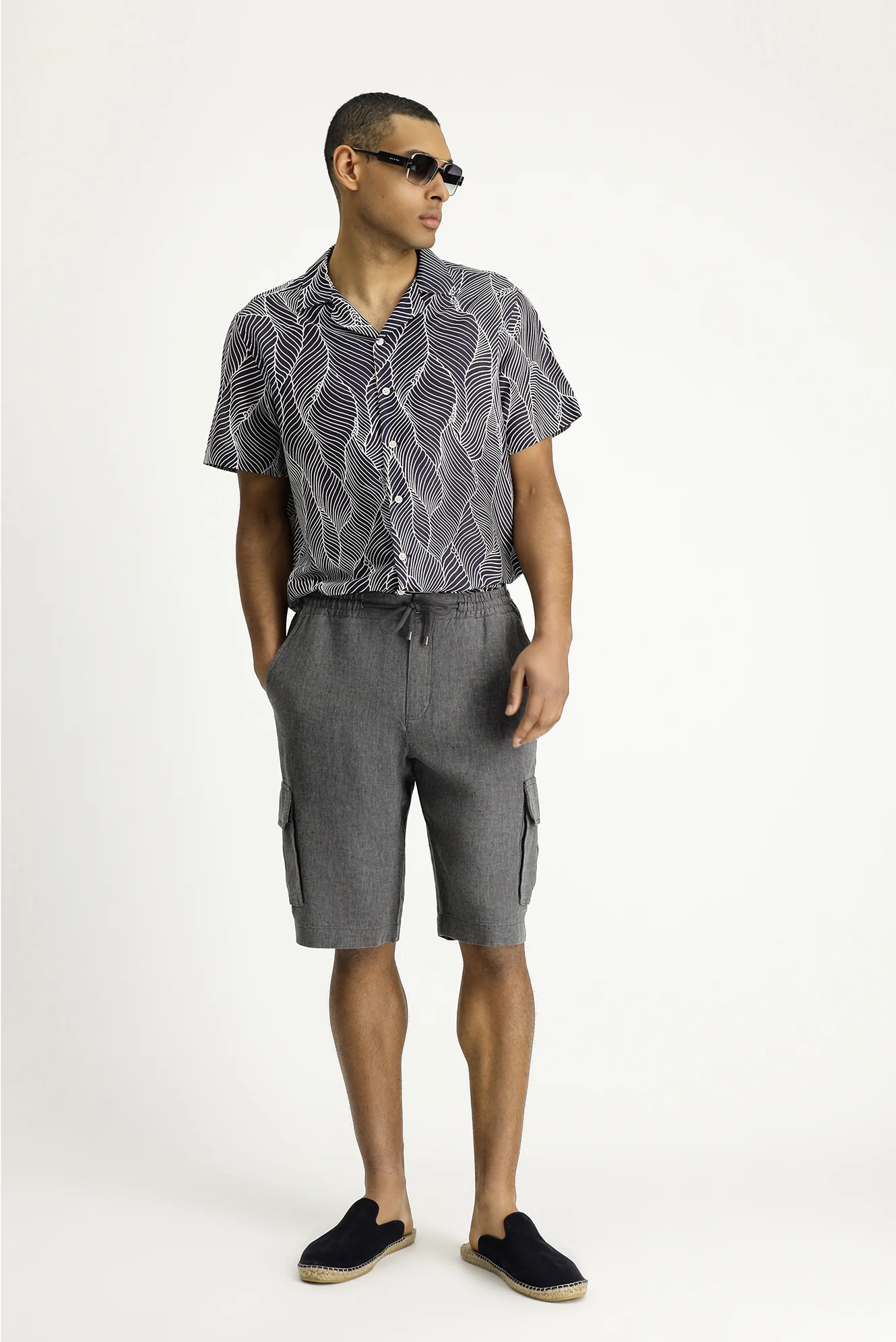 Siyah Relaxed Fit Rahat Kesim Keten Bermuda Şort - Image 2