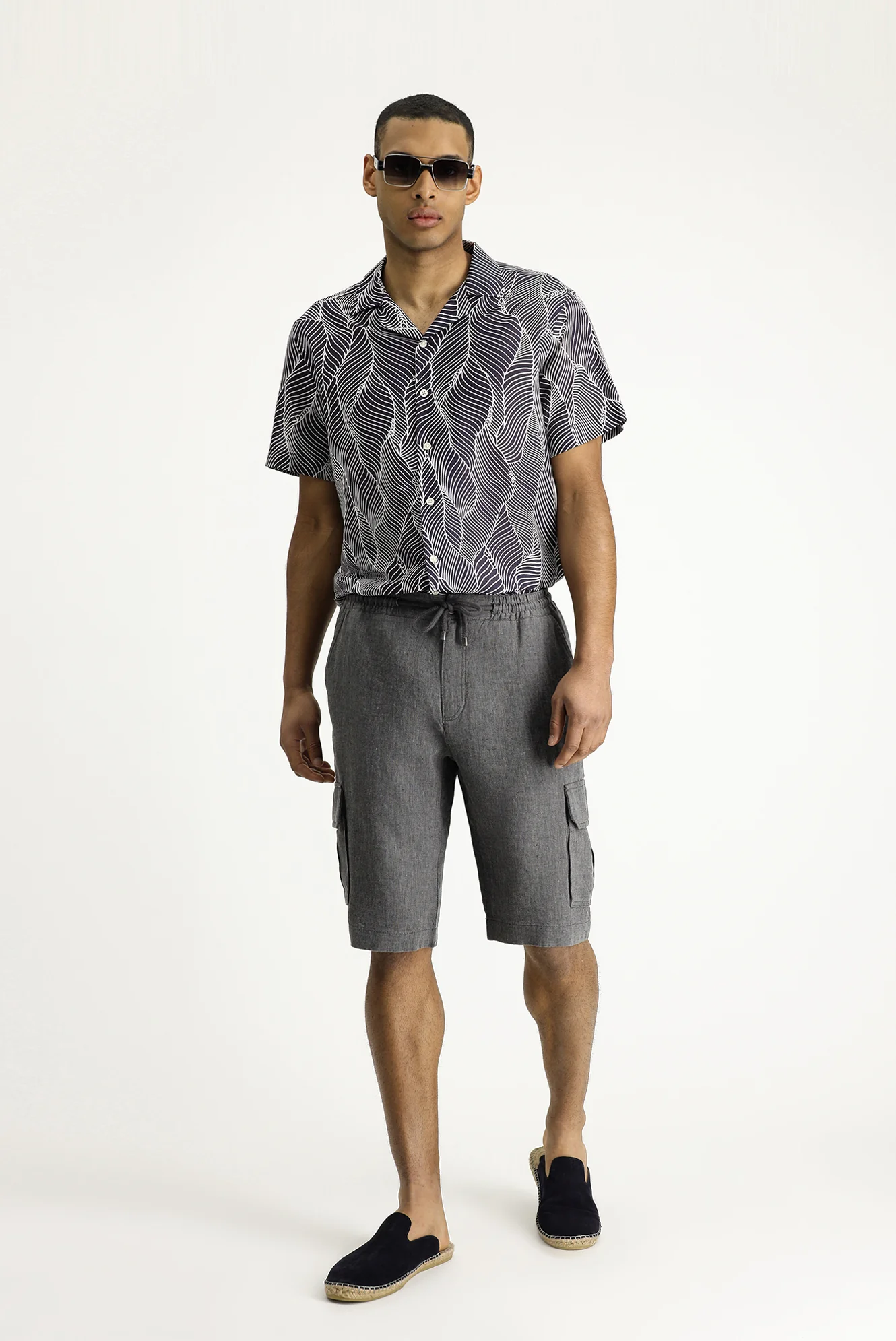 Siyah Regular Fit Standart Kesim Keten Bermuda Şort