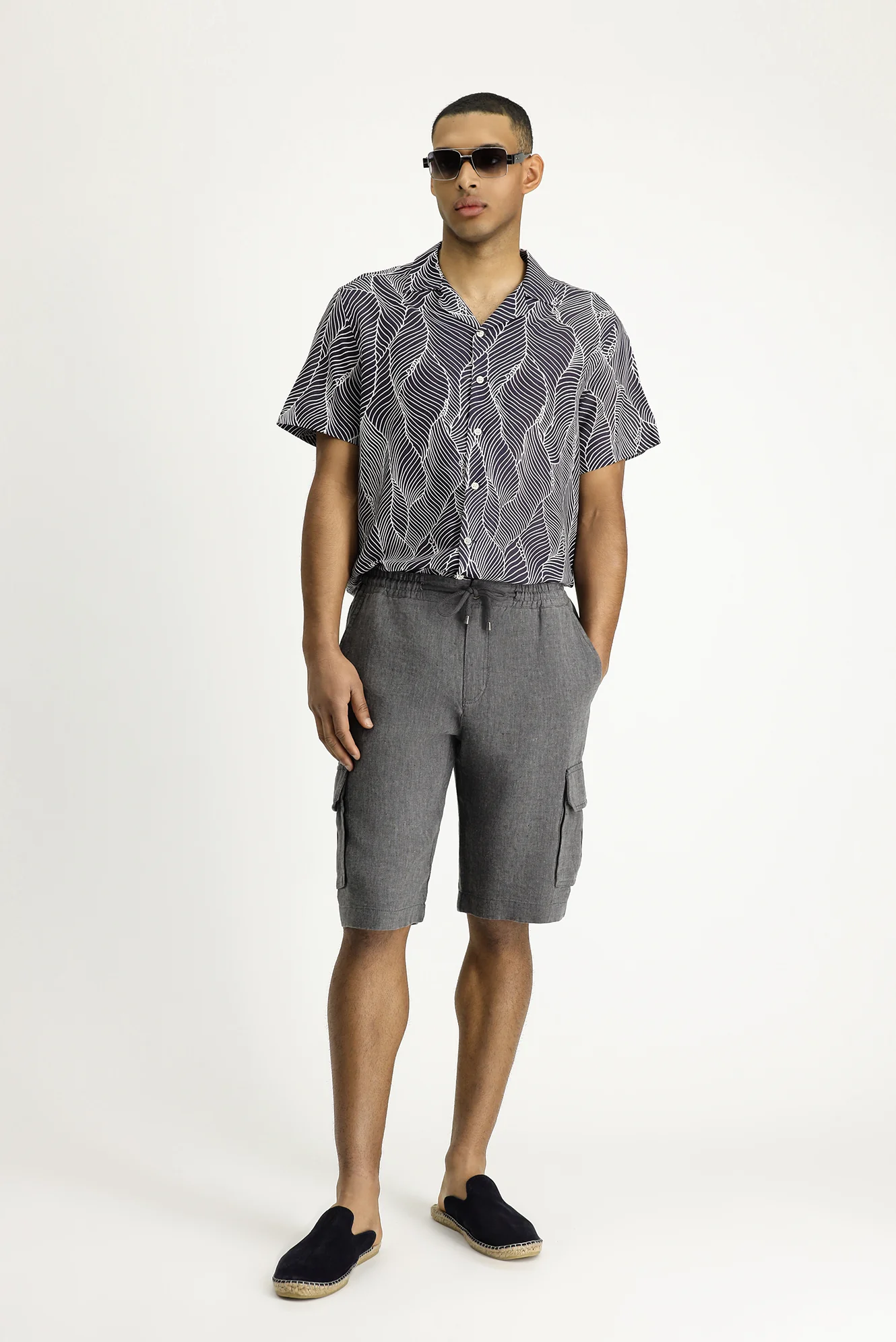 Siyah Regular Fit Standart Kesim Keten Bermuda Şort - Image 4