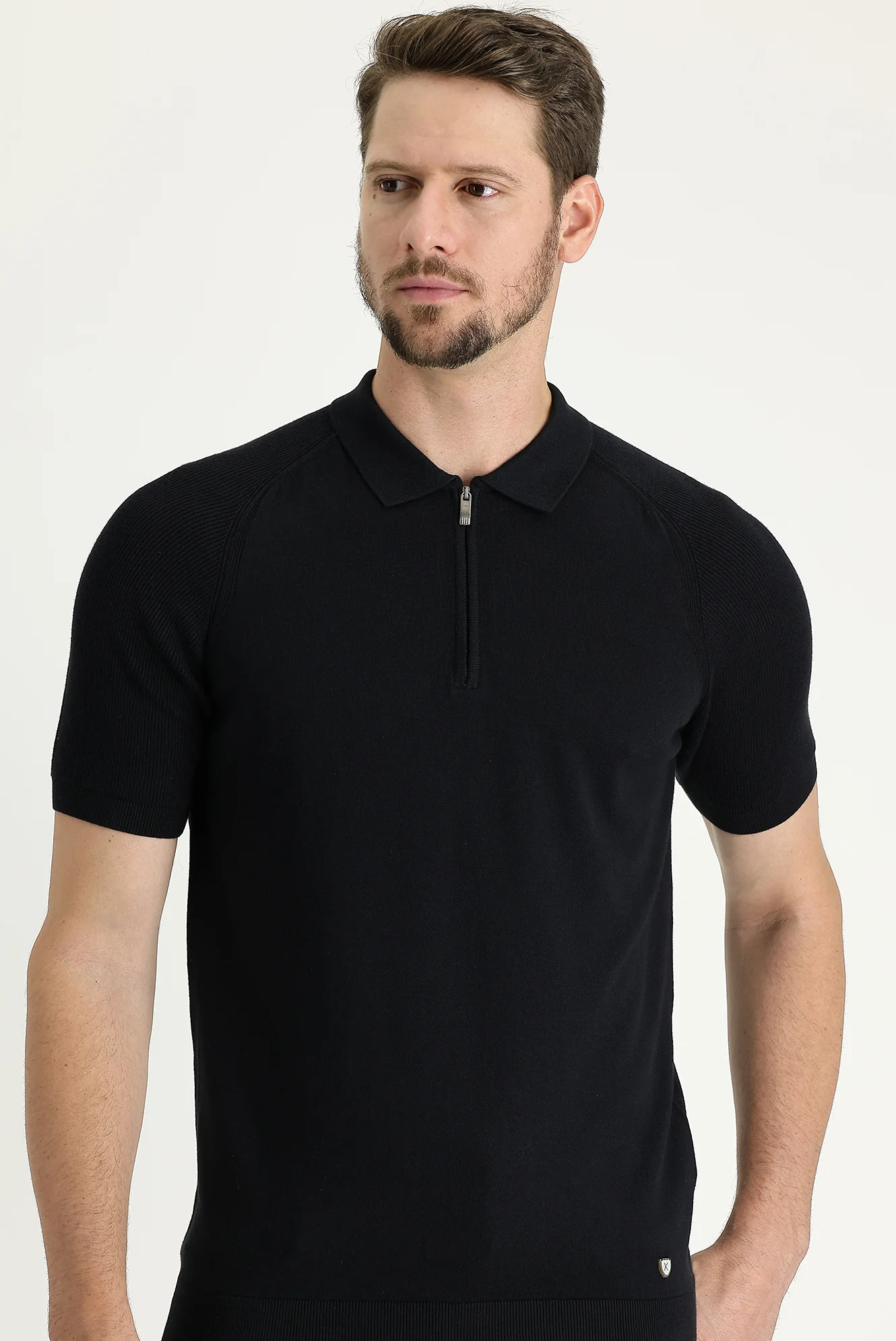 Siyah Polo Yaka Slim Fit Dar Kesim Desenli Fermuarlı Tişört - Image 2
