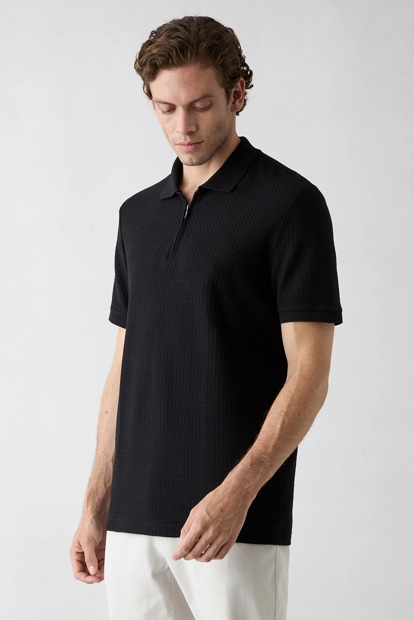 Siyah Fermuarlı Polo Yaka Regular Fit %100 Pamuk Desenli Tişört - Image 2