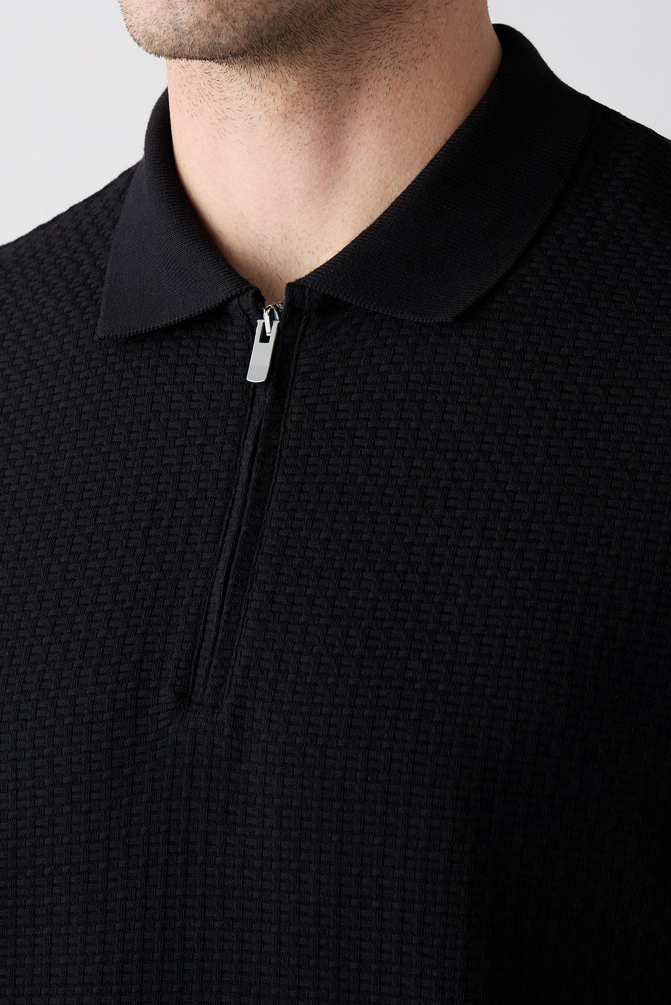 Siyah Fermuarlı Polo Yaka Regular Fit %100 Pamuk Desenli Tişört - Image 3