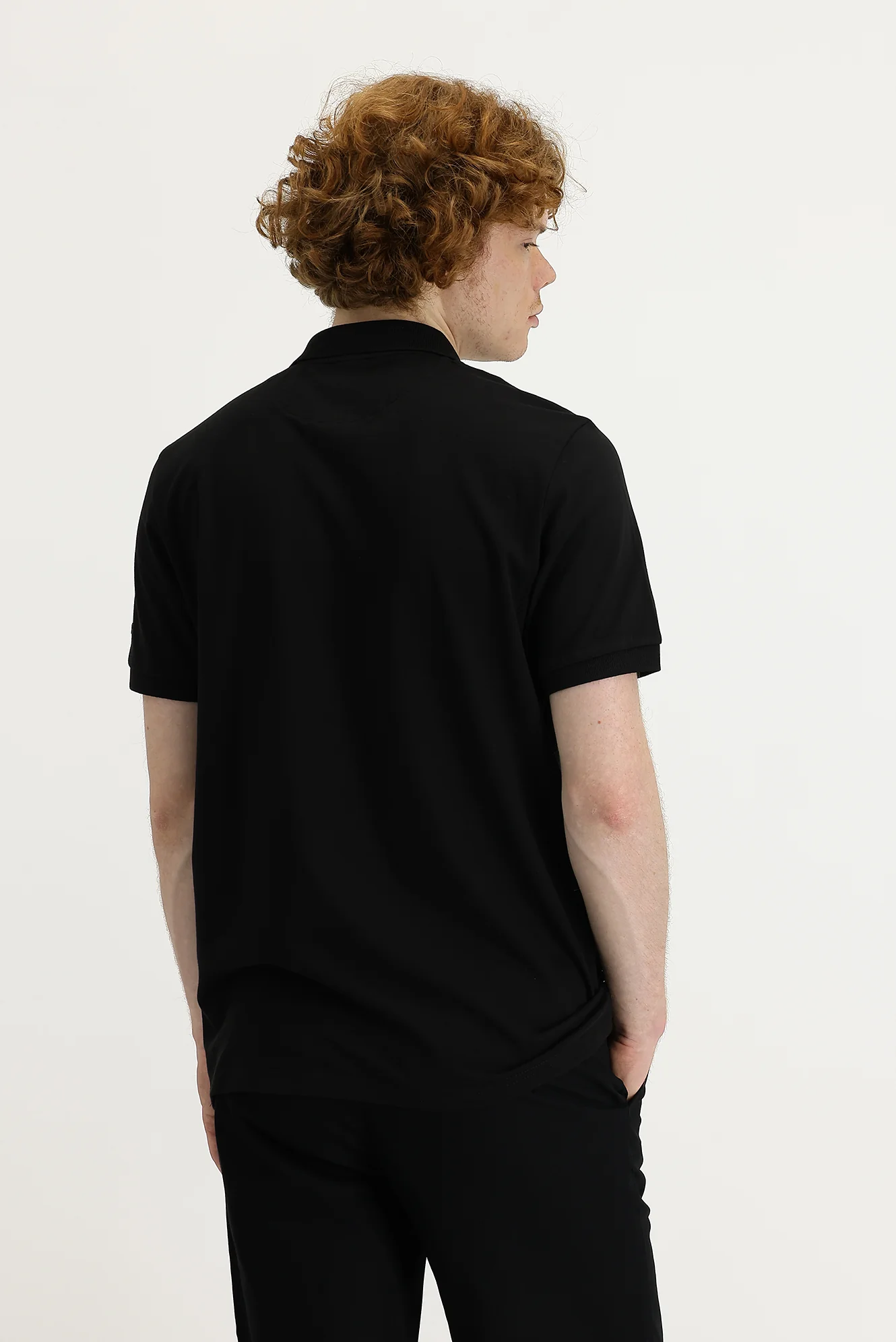 Siyah Polo Yaka Slim Fit Dar Kesim Baskılı Tişört - Image 4