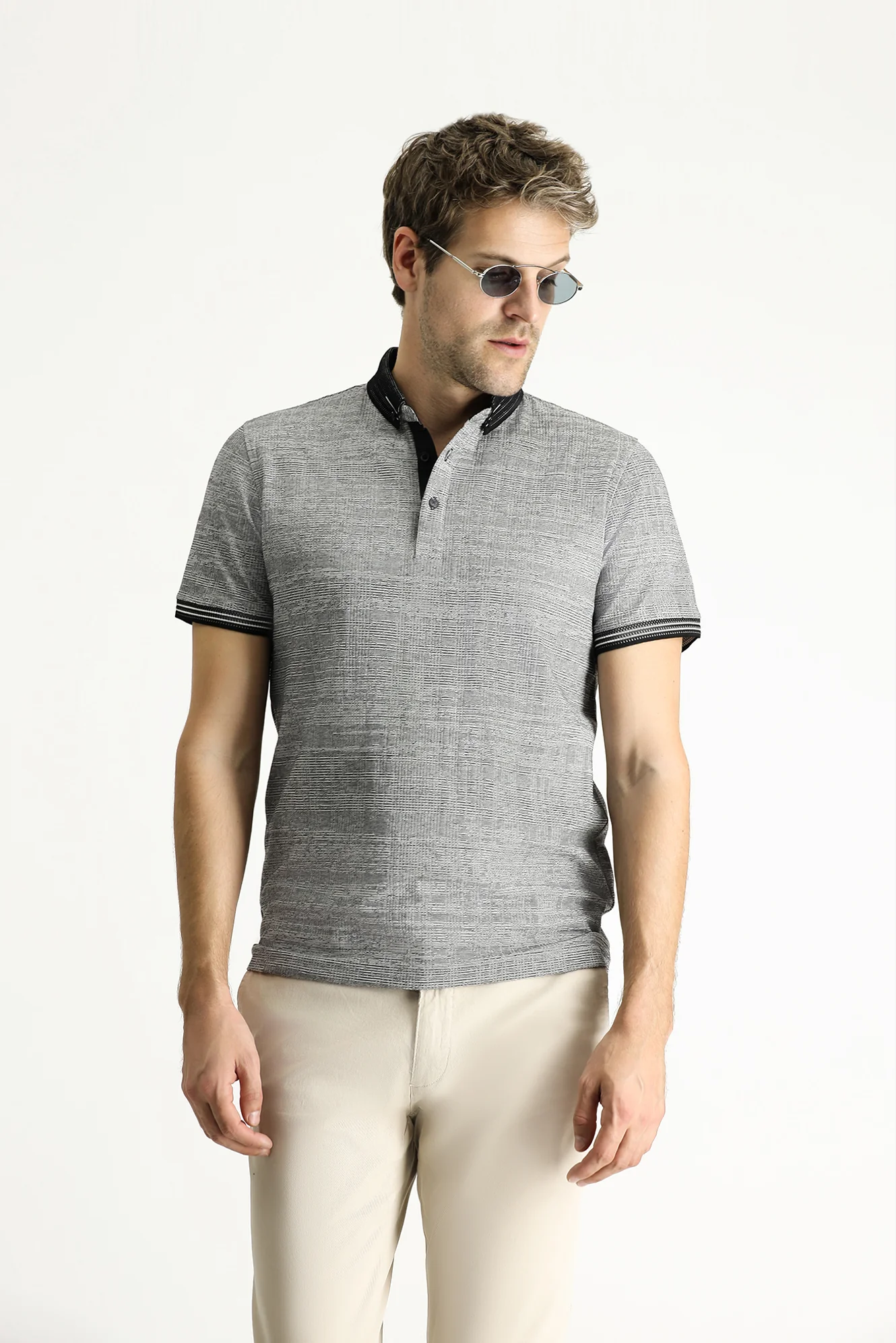 Siyah Polo Yaka Slim Fit Dar Kesim Desenli Tişört - Image 3
