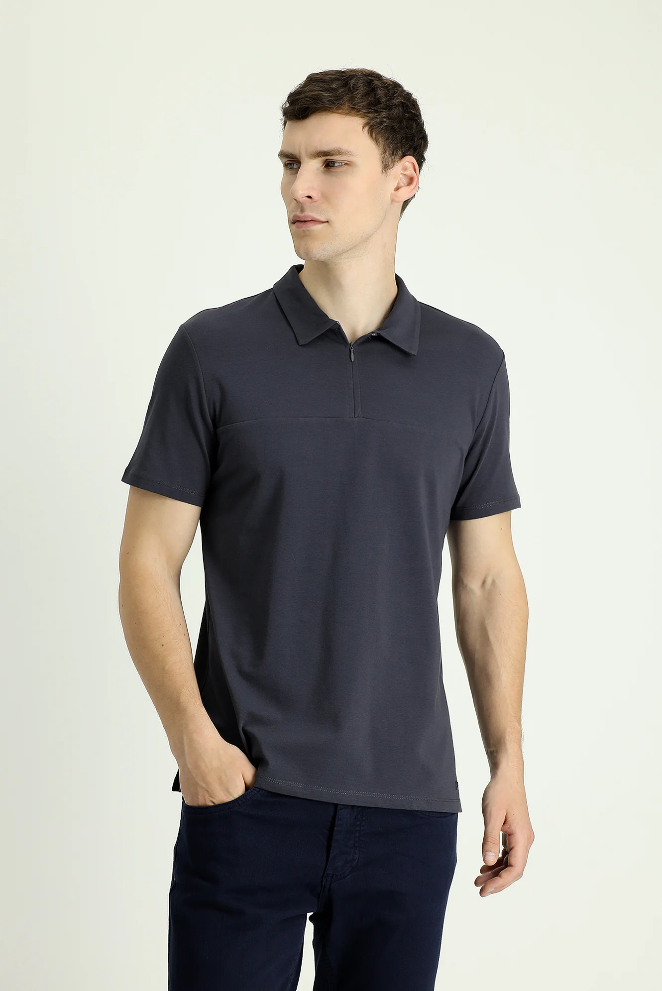 Siyah Polo Yaka Slim Fit Dar Kesim Fermuarlı Tişört - Image 2