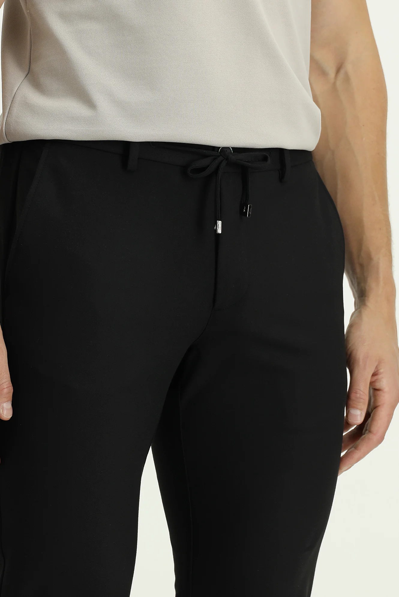 Siyah Regular Fit Standart Kesim Beli Lastikli İpli Likralı Pantolon - Image 4