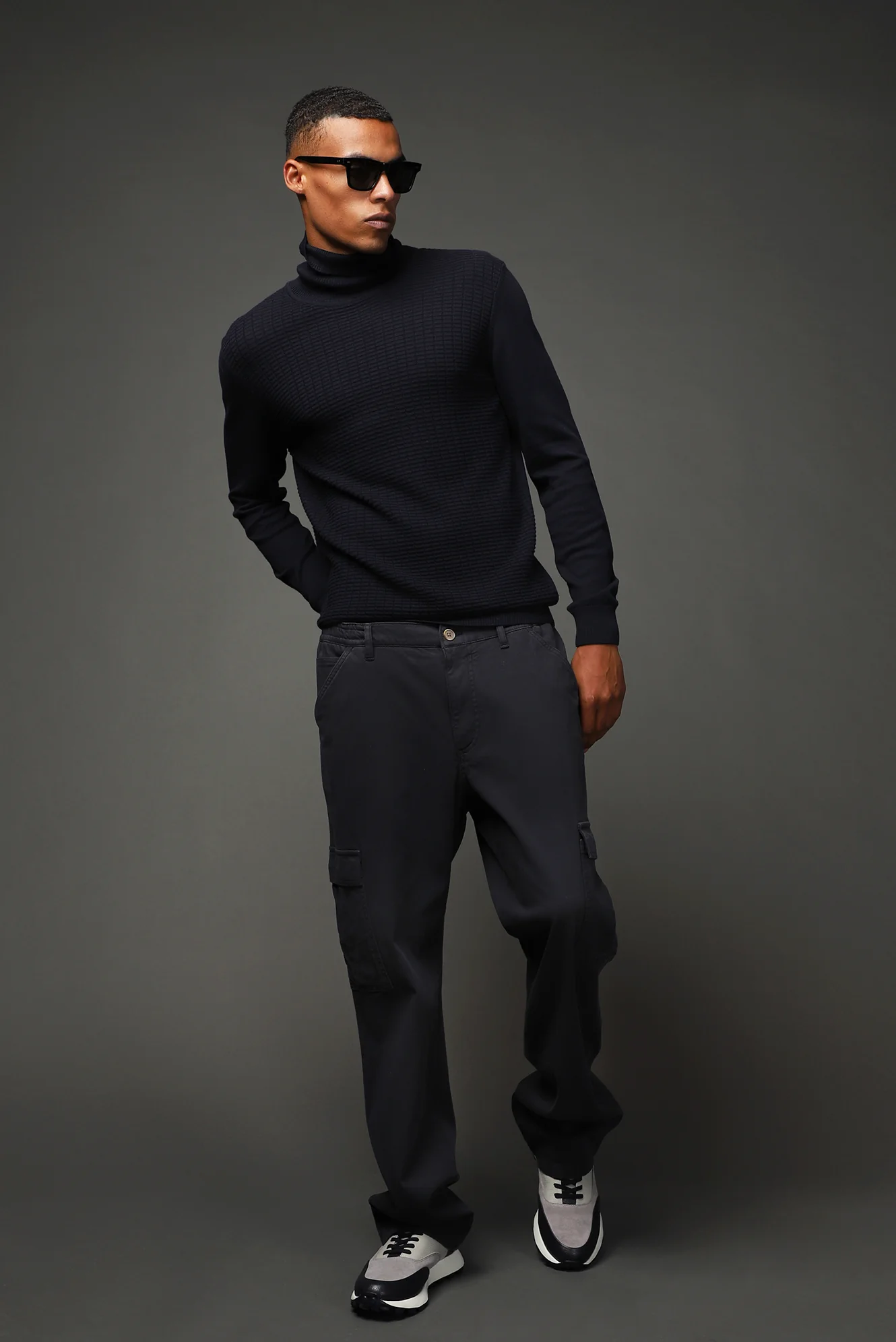 Siyah Regular Fit Standart Kesim Likralı Beli Lastikli Kargo Pantolon - Image 2