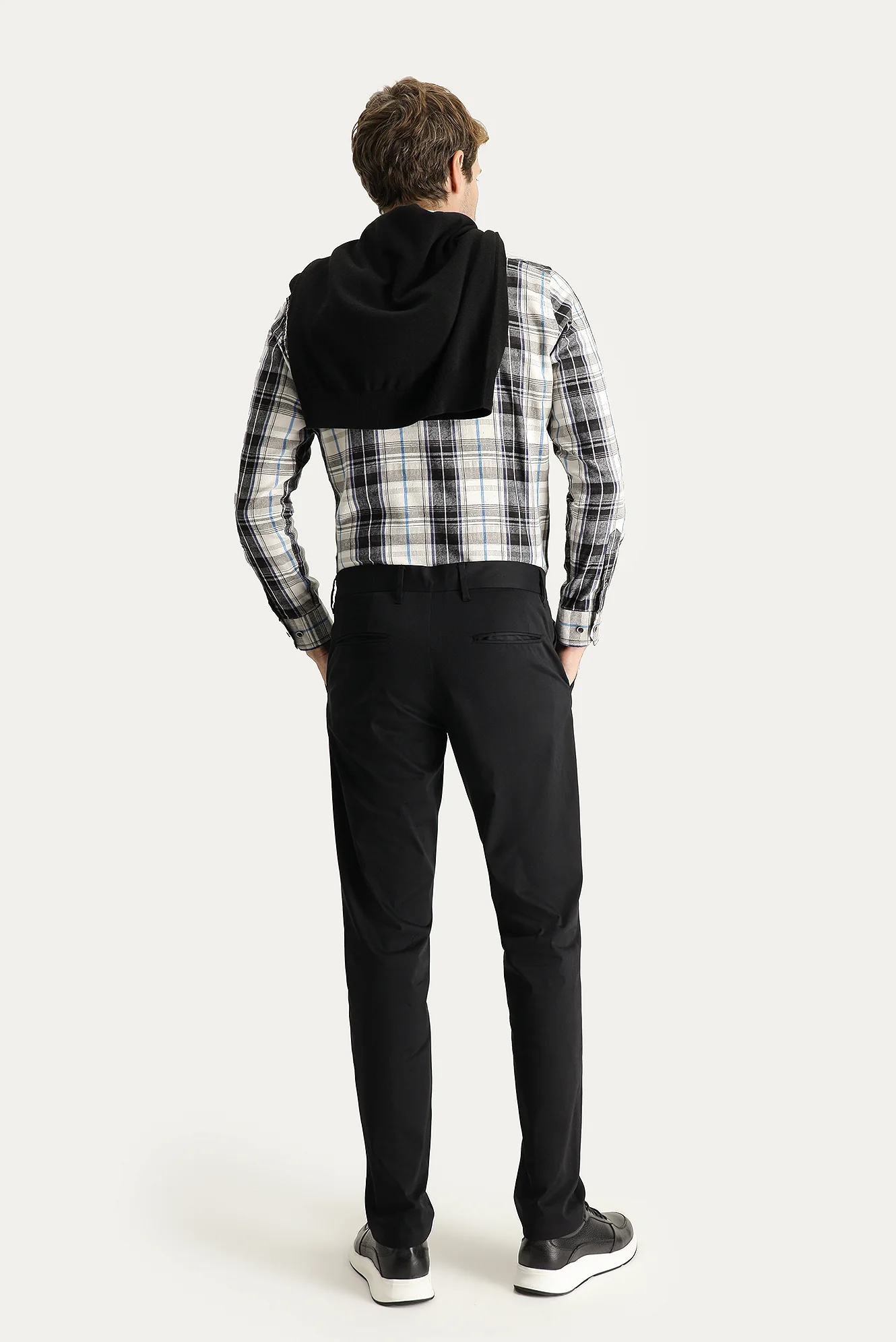 Siyah Relaxed Fit Rahat Kesim Likralı Saten Kanvas / Chino Pantolon - Image 4
