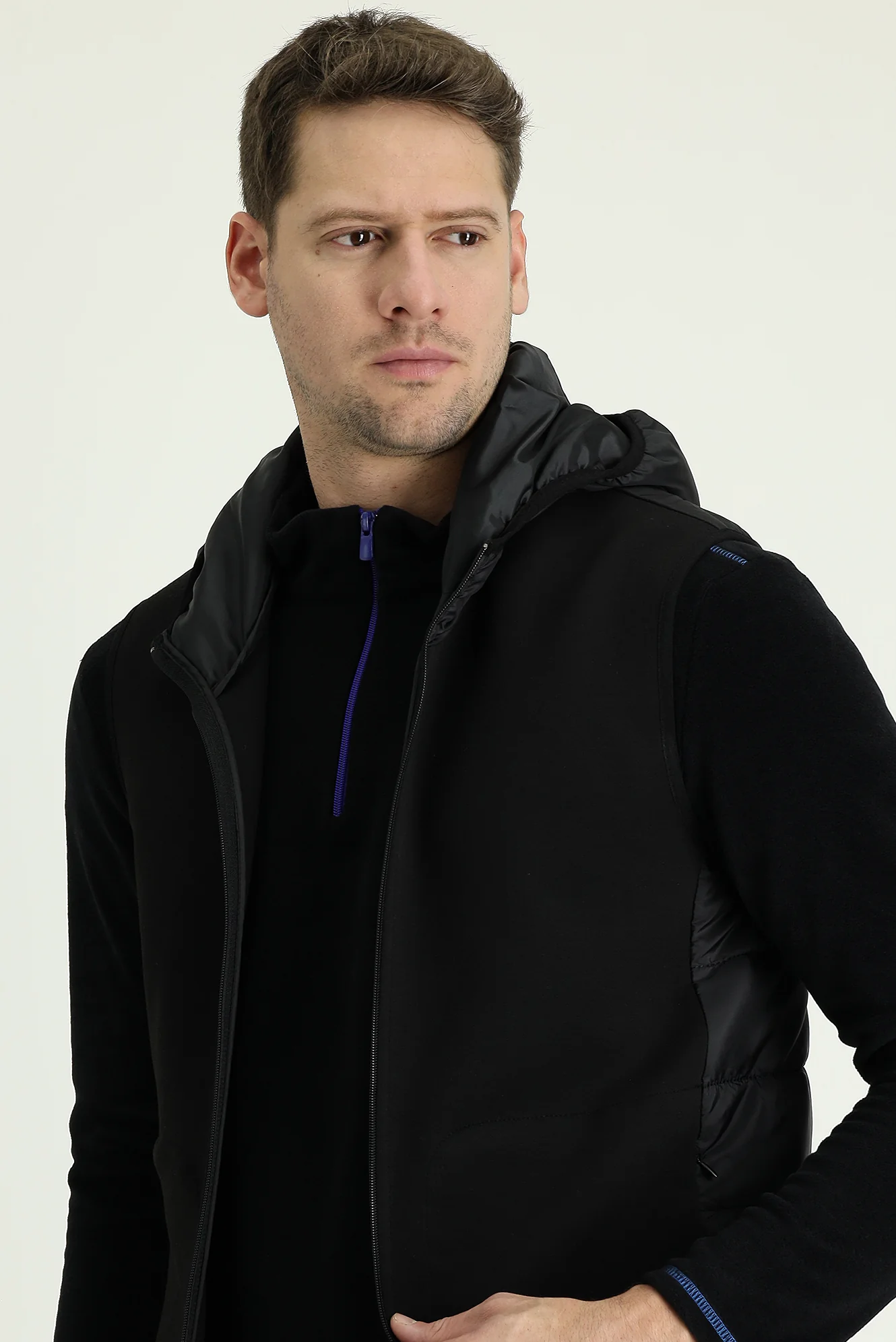 Siyah Slim Fit Dar Kesim Kapüşonlu Spor Yelek - Image 2
