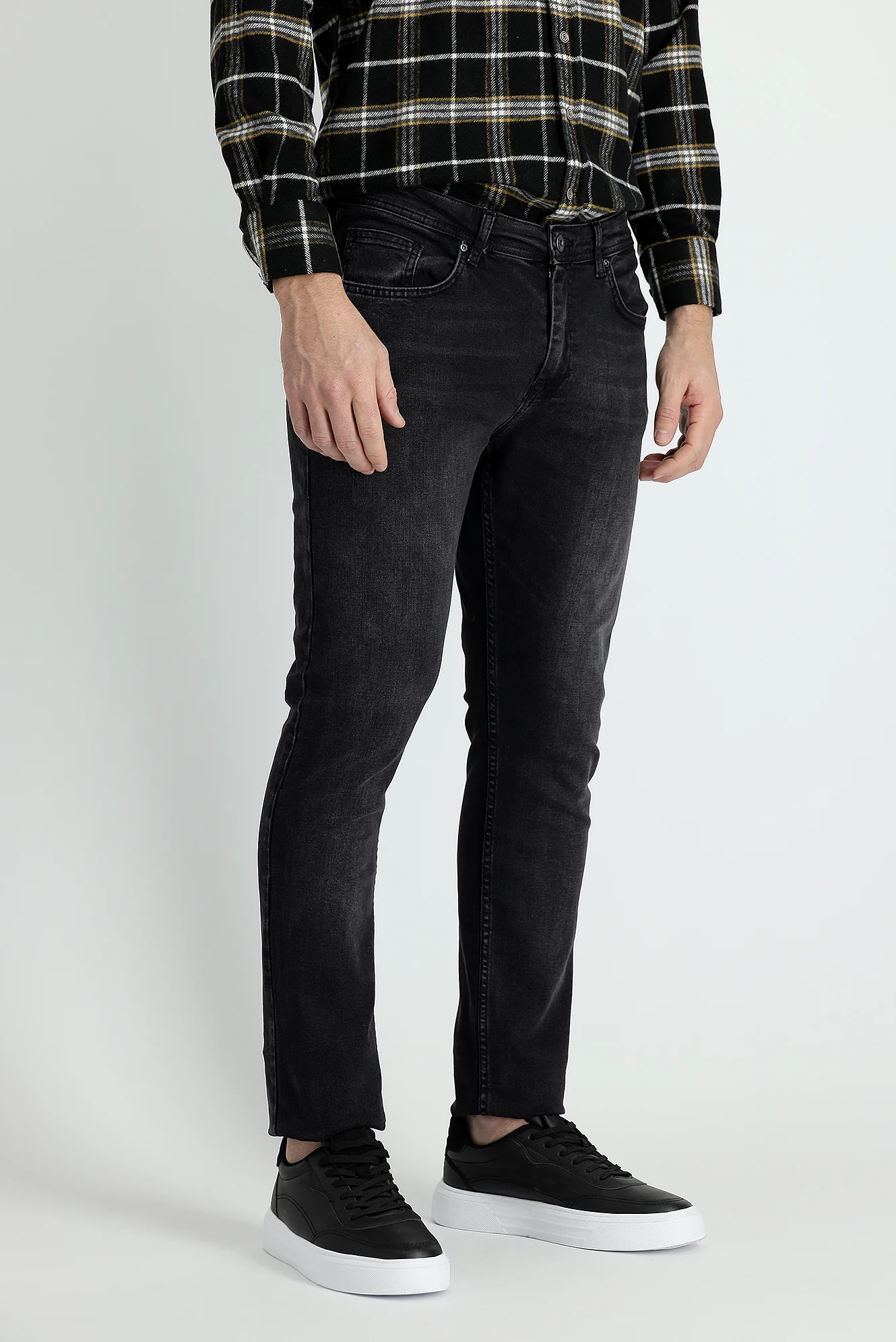 Siyah Slim Fit Dar Kesim Likralı Denim Pantolon - Image 2