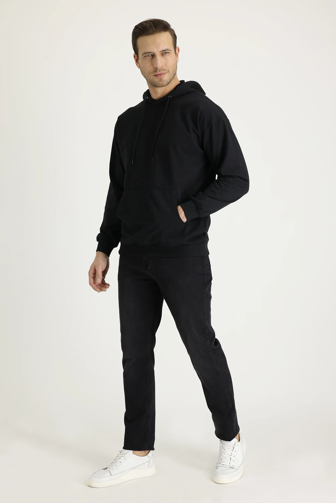 Siyah Slim Fit Dar Kesim Likralı Denim Pantolon