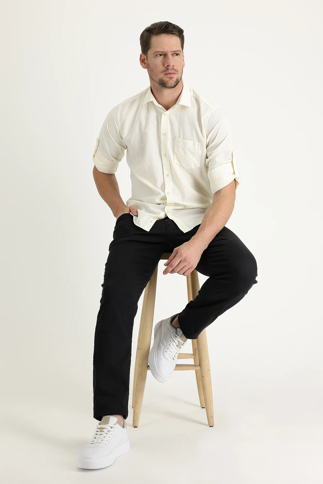 Siyah Slim Fit Dar Kesim Likralı Denim Pantolon