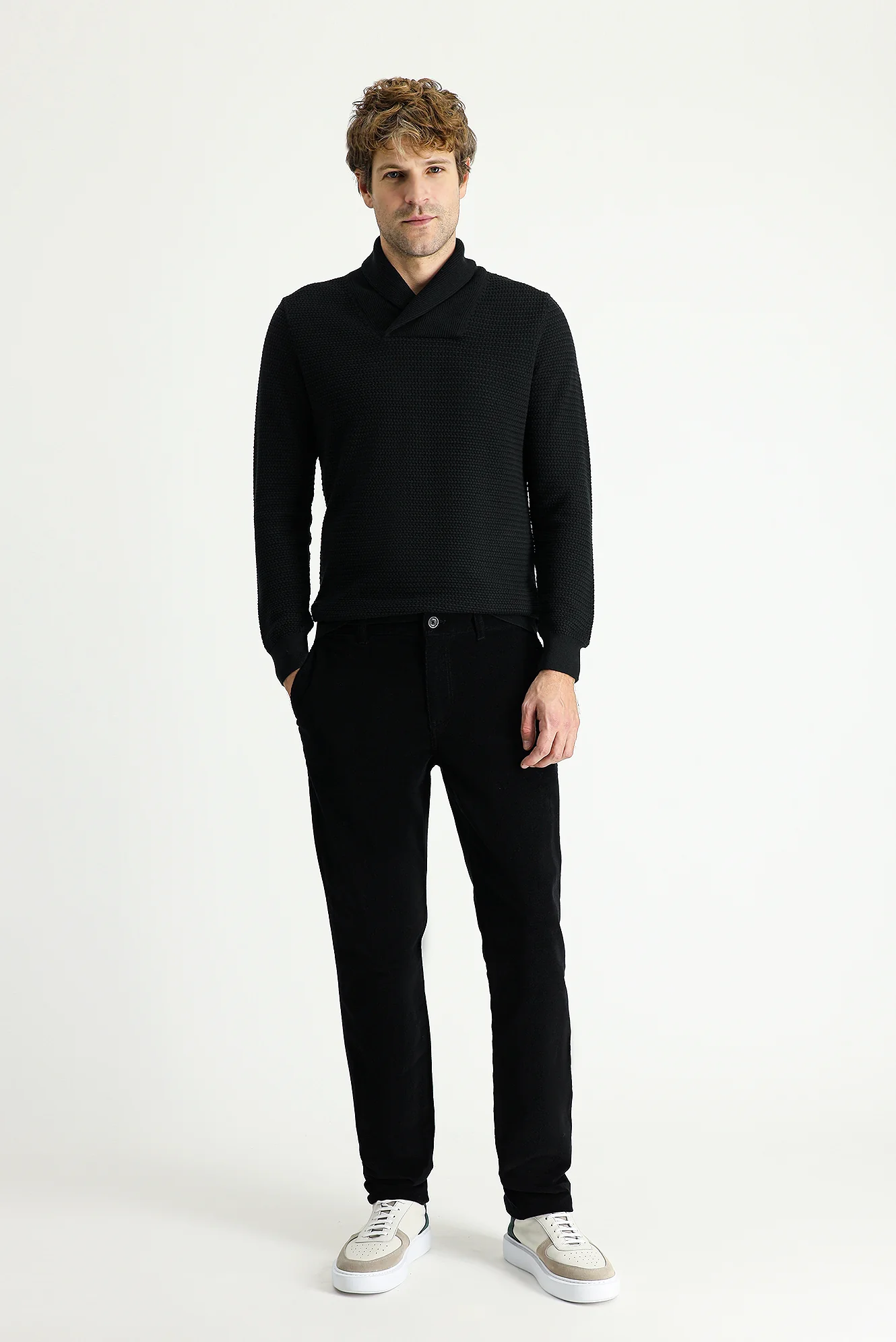 Siyah Slim Fit Dar Kesim Likralı Kadife Pantolon - Image 2