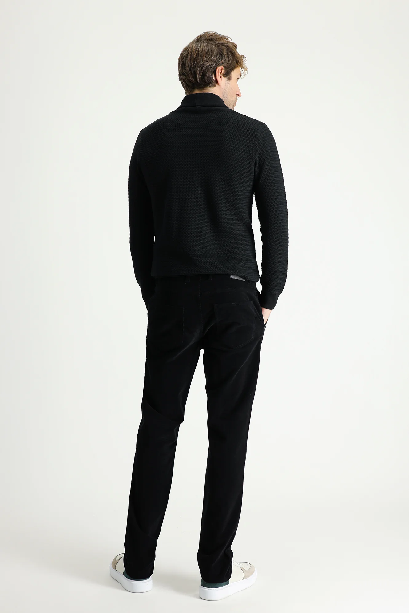 Siyah Slim Fit Dar Kesim Likralı Kadife Pantolon - Image 4
