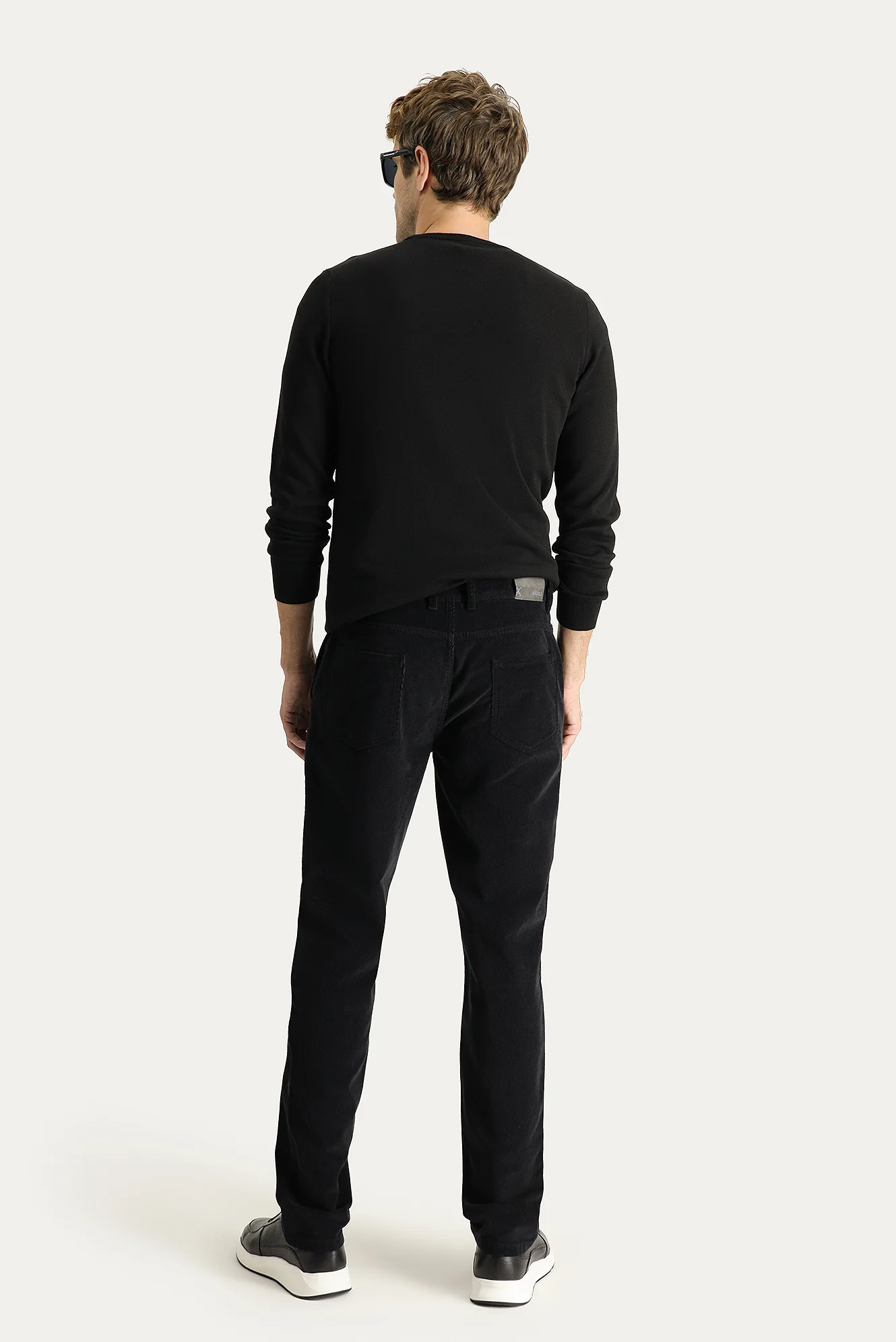 Siyah Slim Fit Dar Kesim Likralı Kadife Pantolon - Image 4