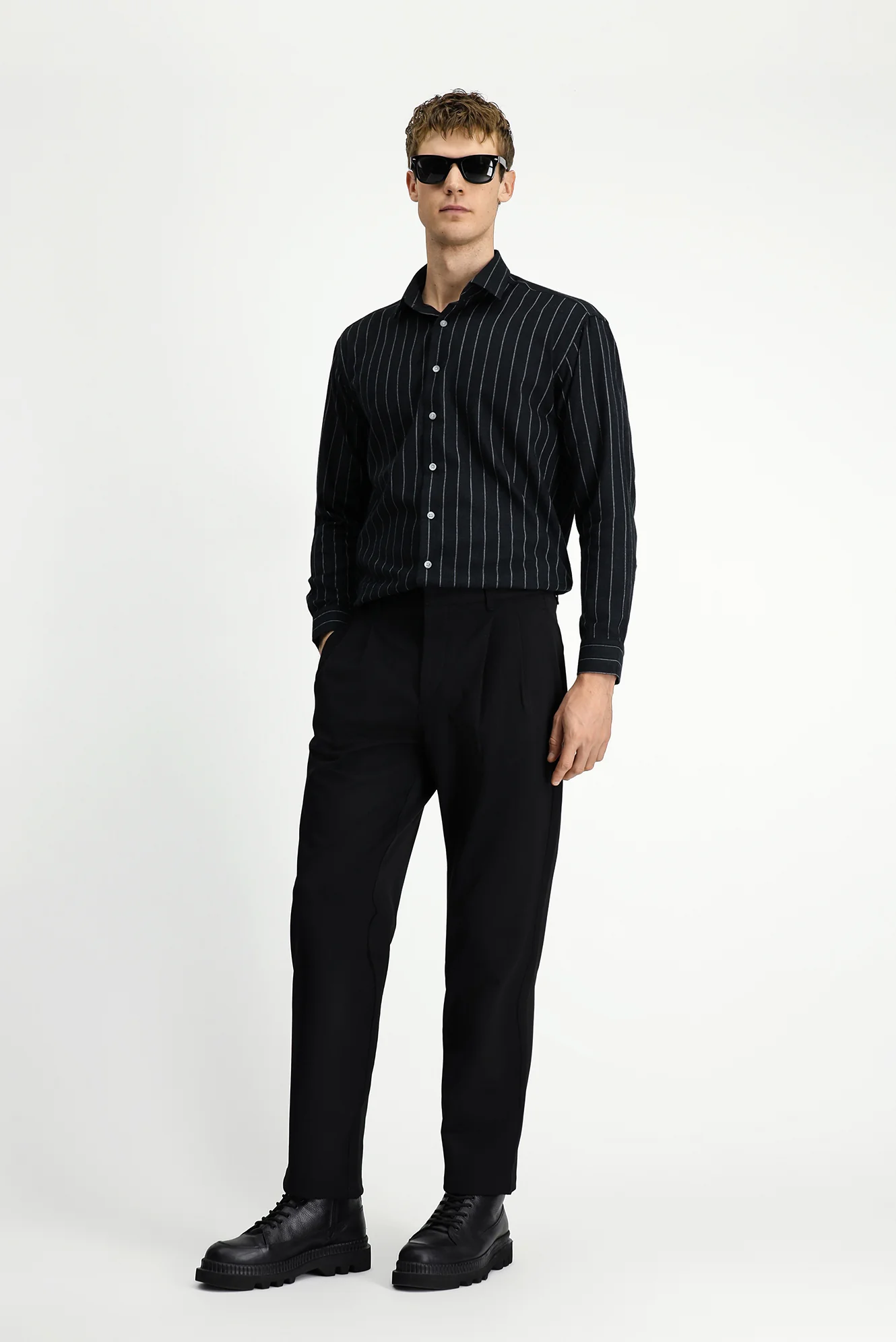 Siyah Straight Wide Leg Pileli Pantolon - Image 3