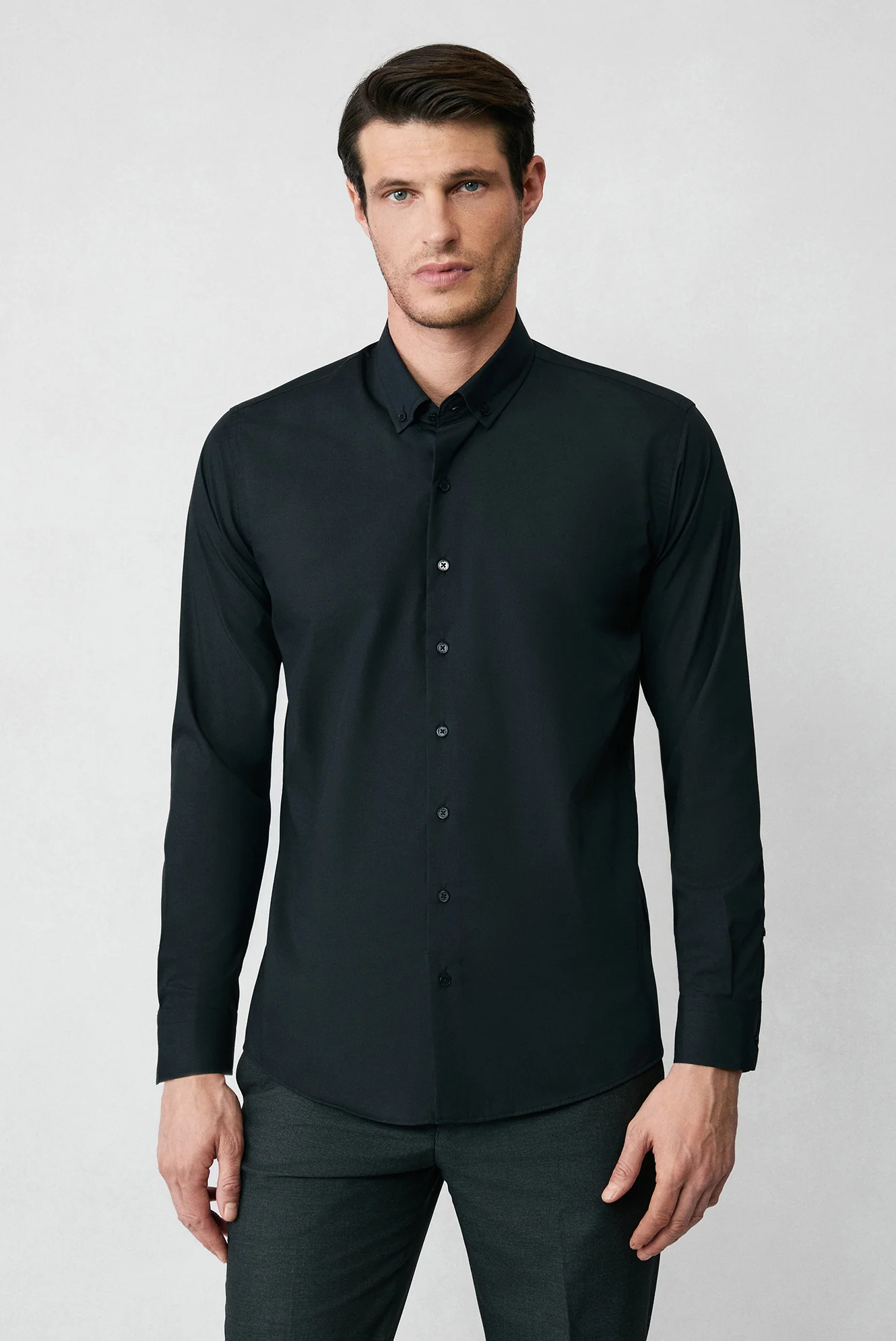 Siyah Uzun Kol Slim Fit Düğmeli Yaka Pamuklu Non Iron Ütü Gerektirmeyen Gömlek - Image 3