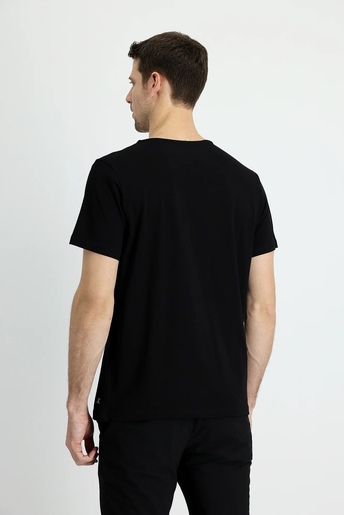 Siyah V Yaka Slim Fit Dar Kesim Nakışlı Süprem Tişört - Image 2