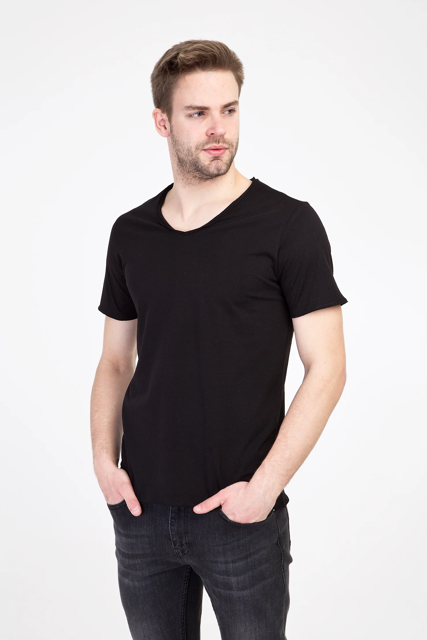 Siyah V Yaka Slim Fit Dar Kesim Pamuk Tişört