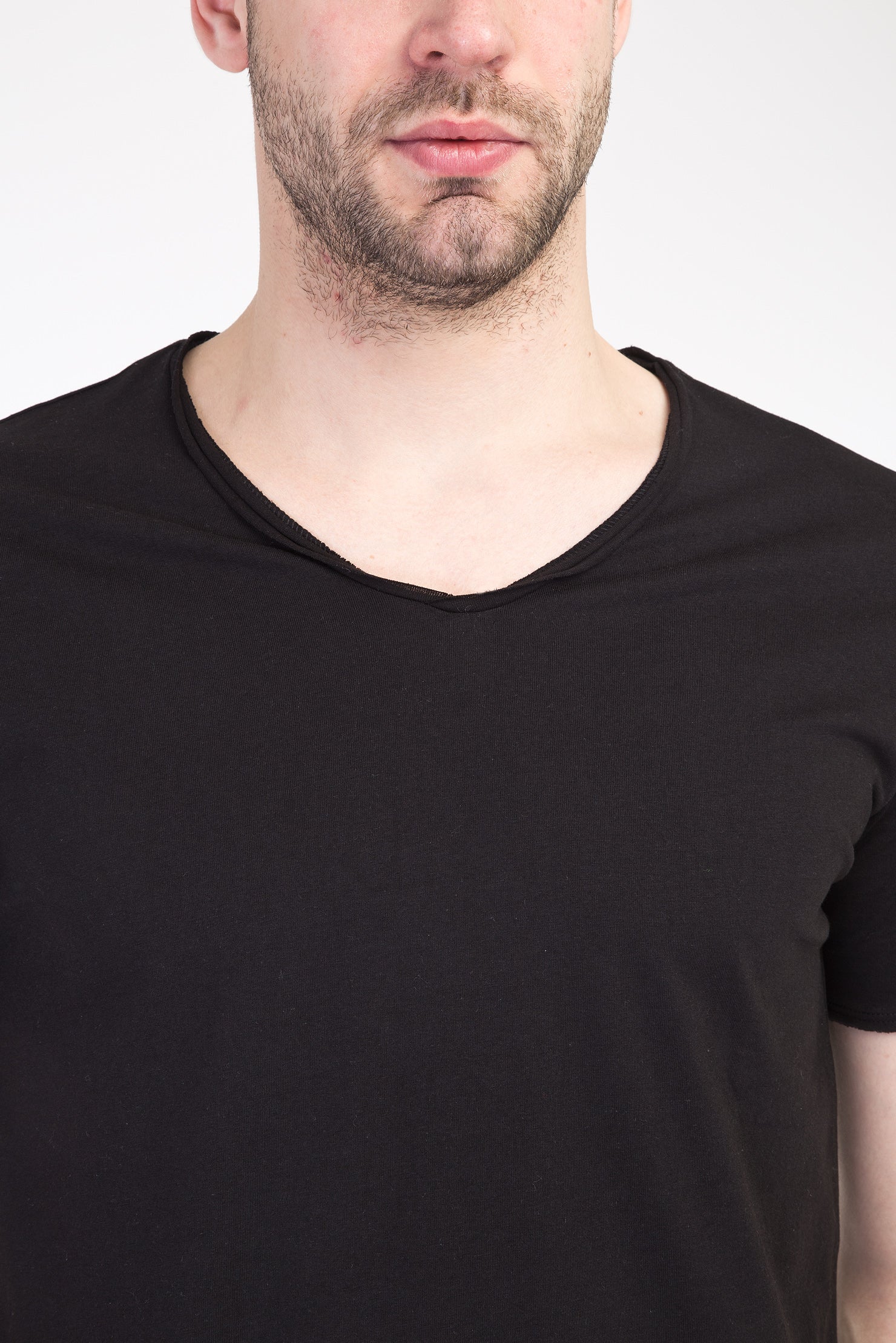 Siyah V Yaka Slim Fit Dar Kesim Pamuk Tişört - Image 4