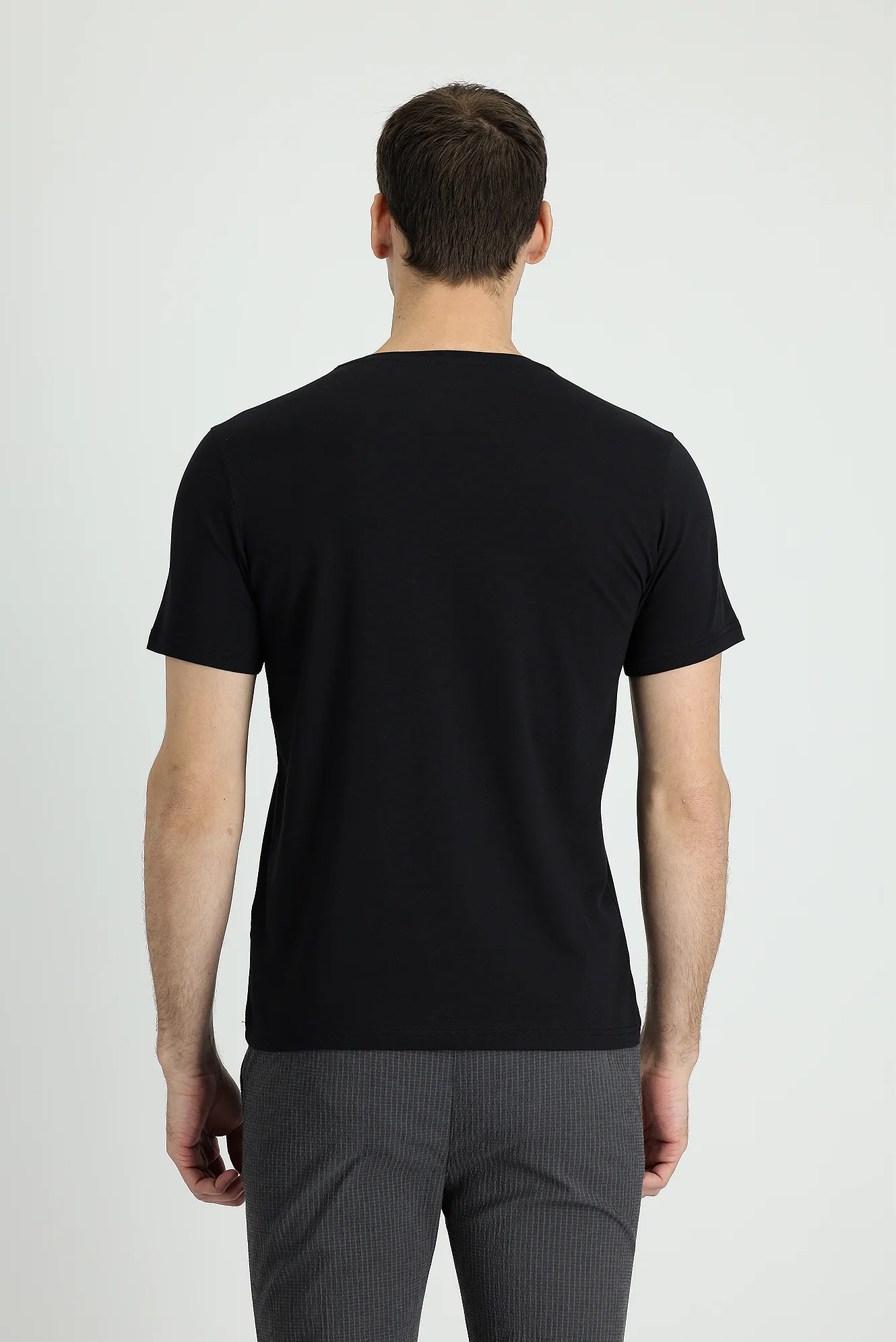 Siyah V Yaka Slim Fit Dar Kesim Tişört - Image 3