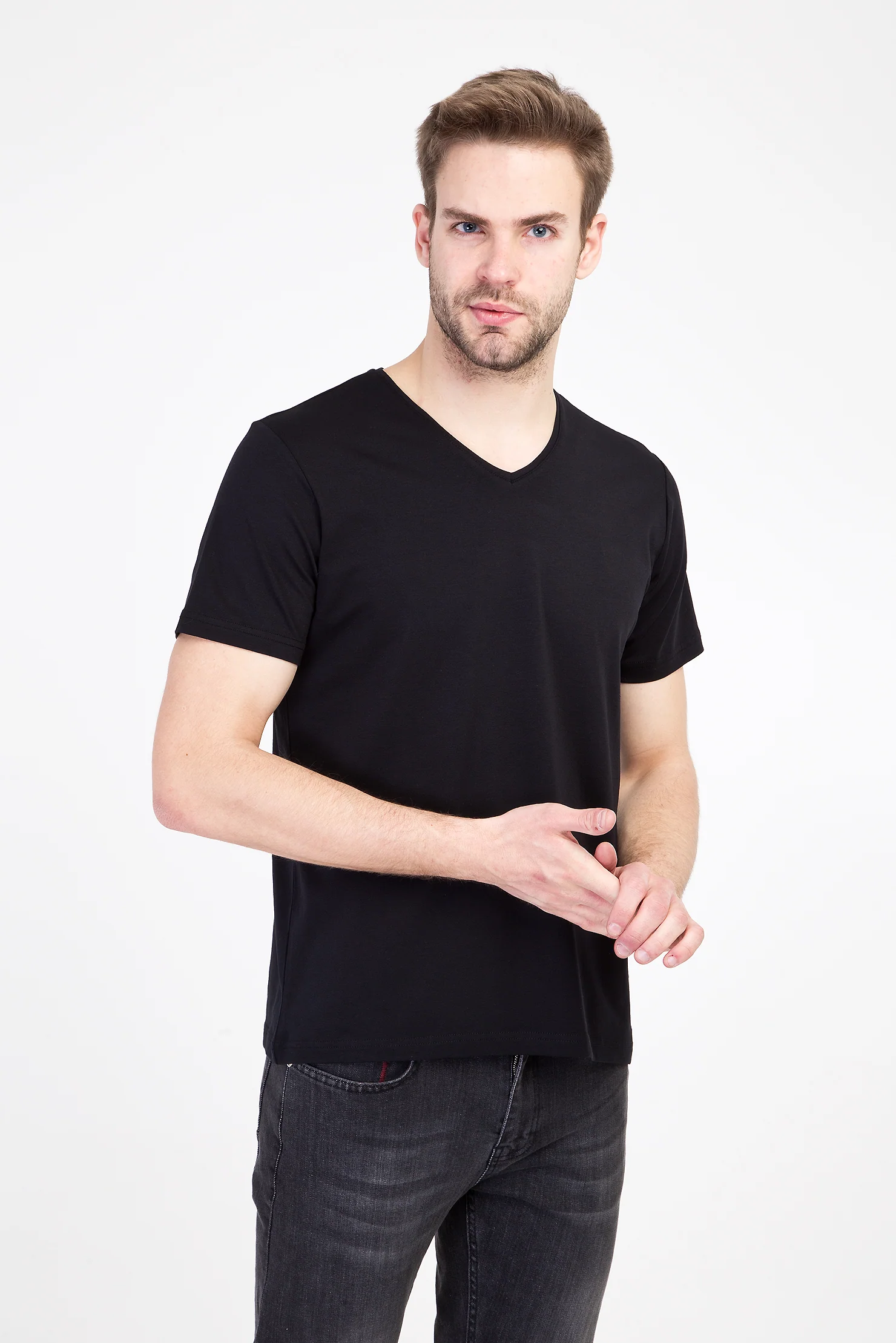 Siyah V Yaka Slim Fit Dar Kesim Tişört