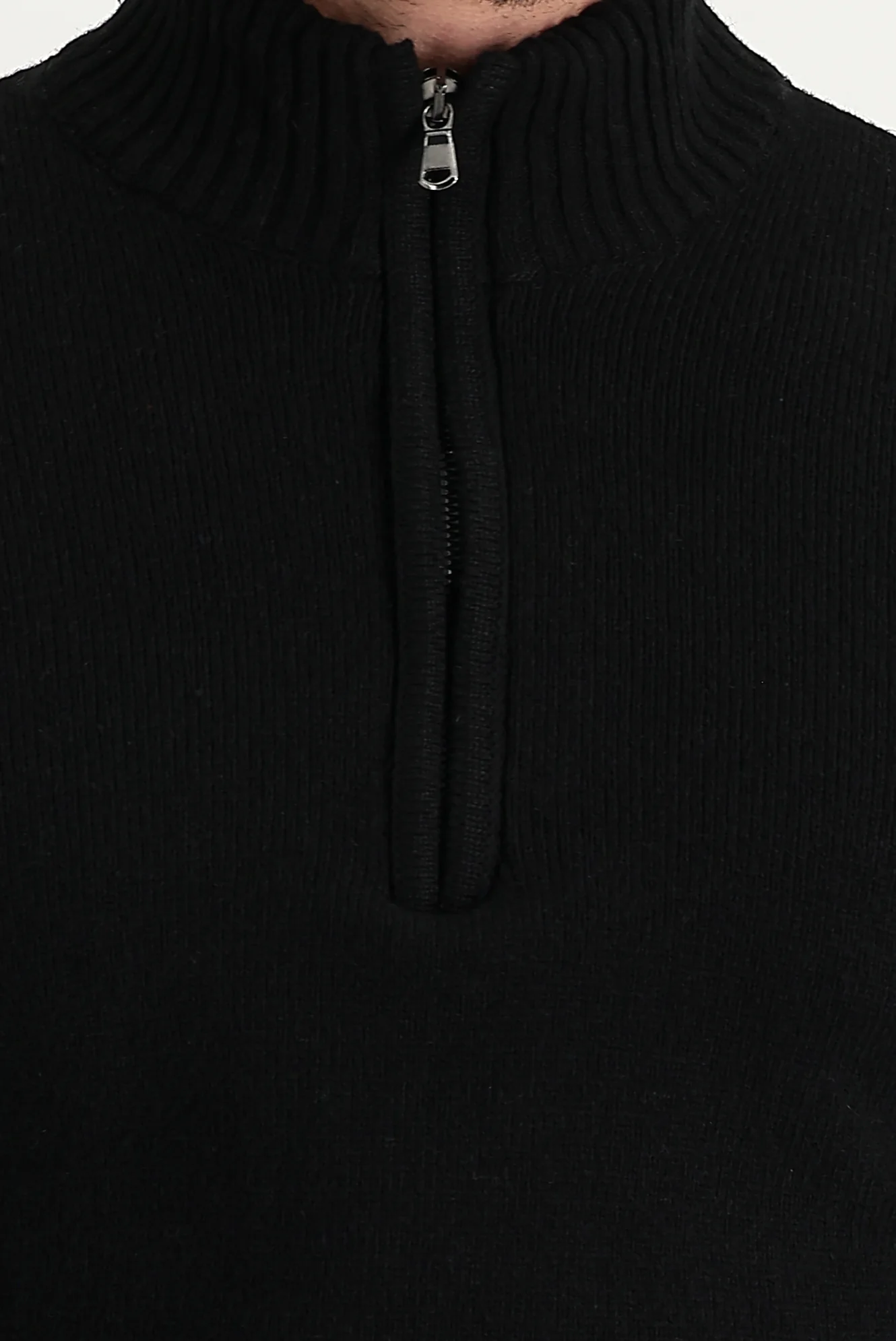 Siyah Yarım Balıkçı Yaka Slim Fit Dar Kesim Triko Kazak - Image 4