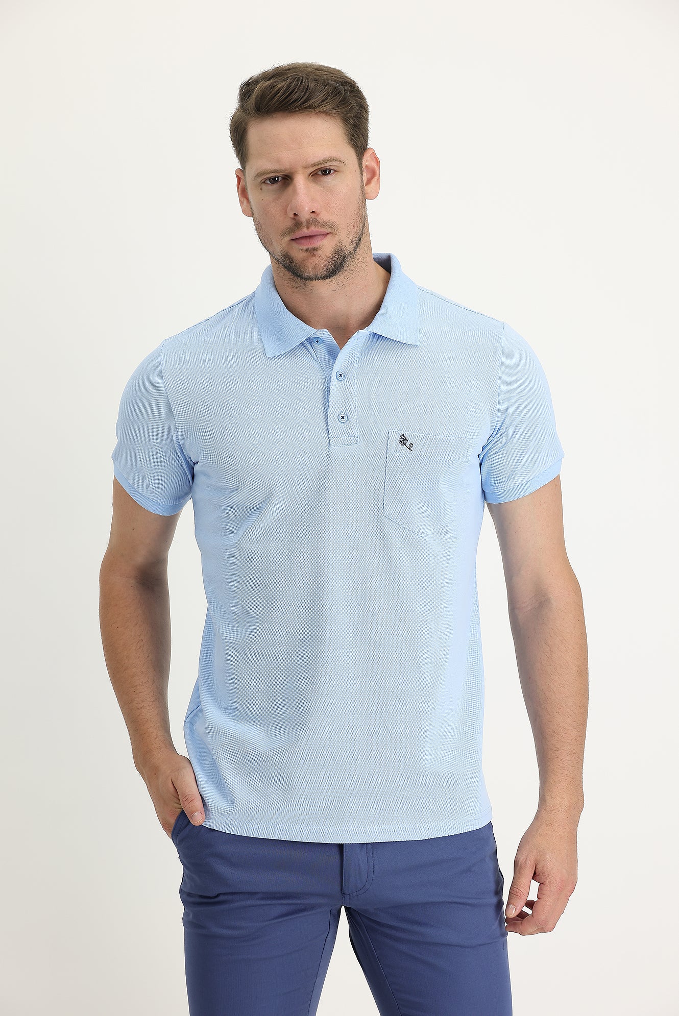 Uçuk Mavi Cepli Polo Yaka Regular Fit Nakışlı Pamuk Tişört - Image 2