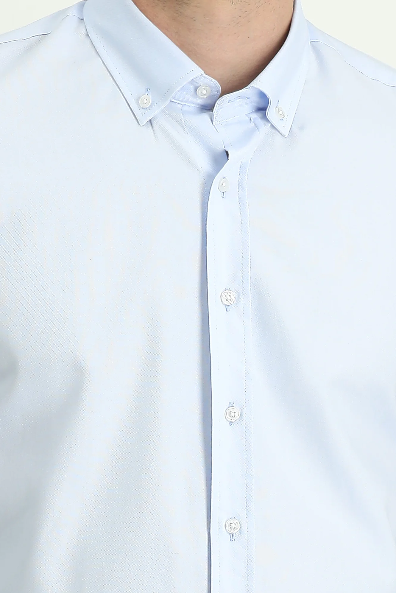 Uçuk Mavi Uzun Kol Slim Fit Dar Kesim Oxford Pamuk Düğmeli Yaka Gömlek - Image 4