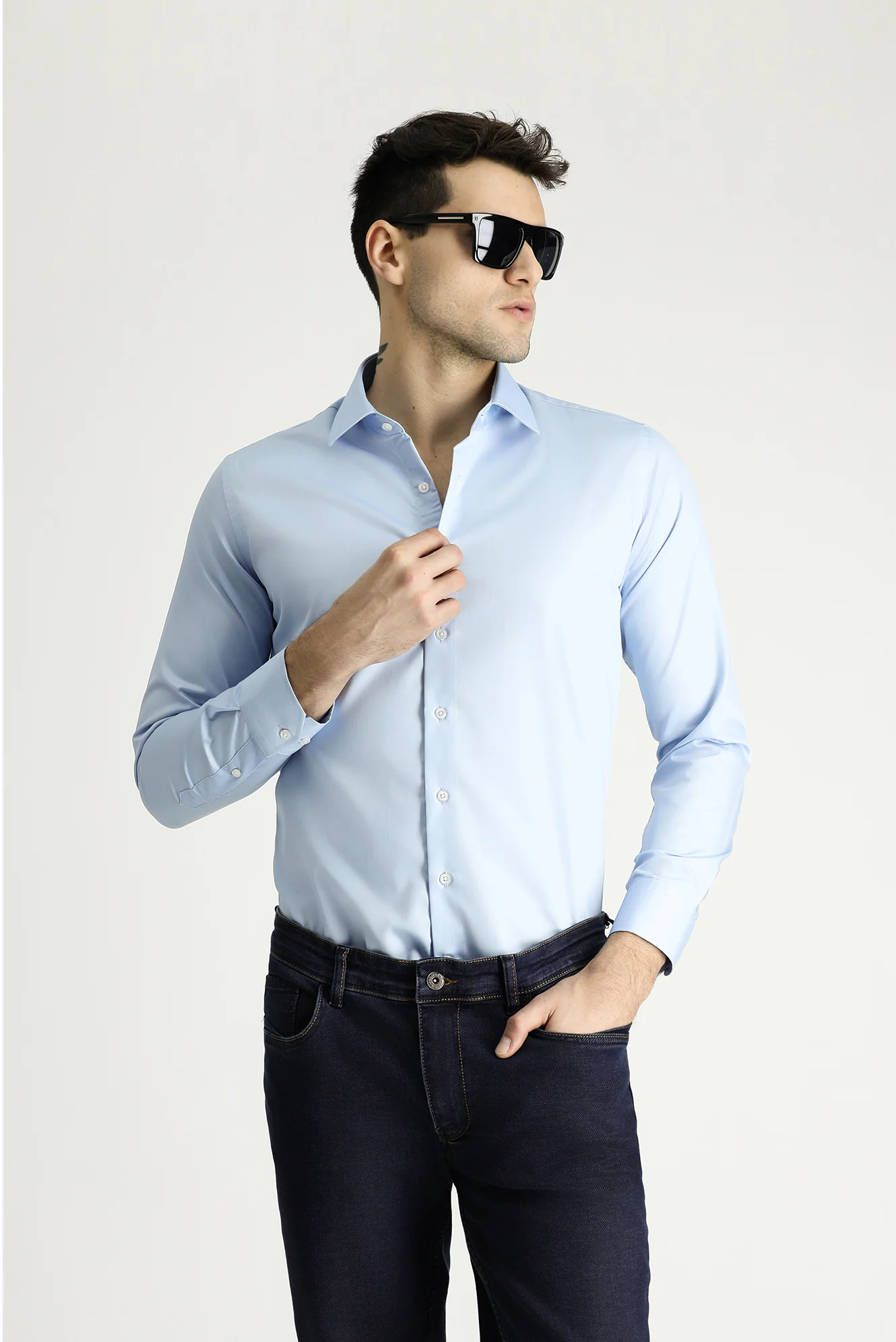 Uçuk Mavi Uzun Kol Slim Fit Dar Kesim Pamuklu Non Iron Ütü Gerektirmeyen Saten Klasik Gömlek - Image 2
